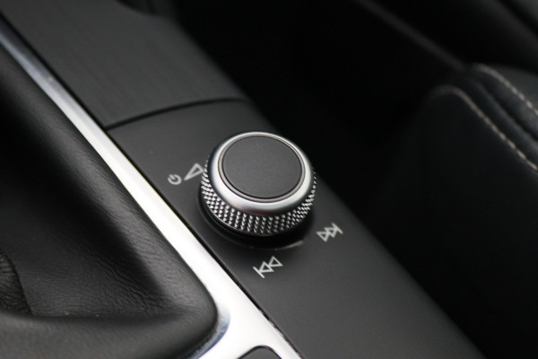 Audi A3 Sportback 35 TFSI CoD Advance Sport Automaat S Line, Panoramadak, Leer, Apple Carplay, Camera, LED