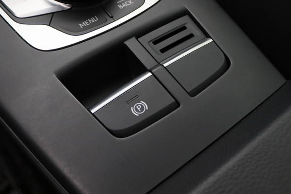 Audi A3 Sportback 35 TFSI CoD Advance Sport Automaat S Line, Panoramadak, Leer, Apple Carplay, Camera, LED