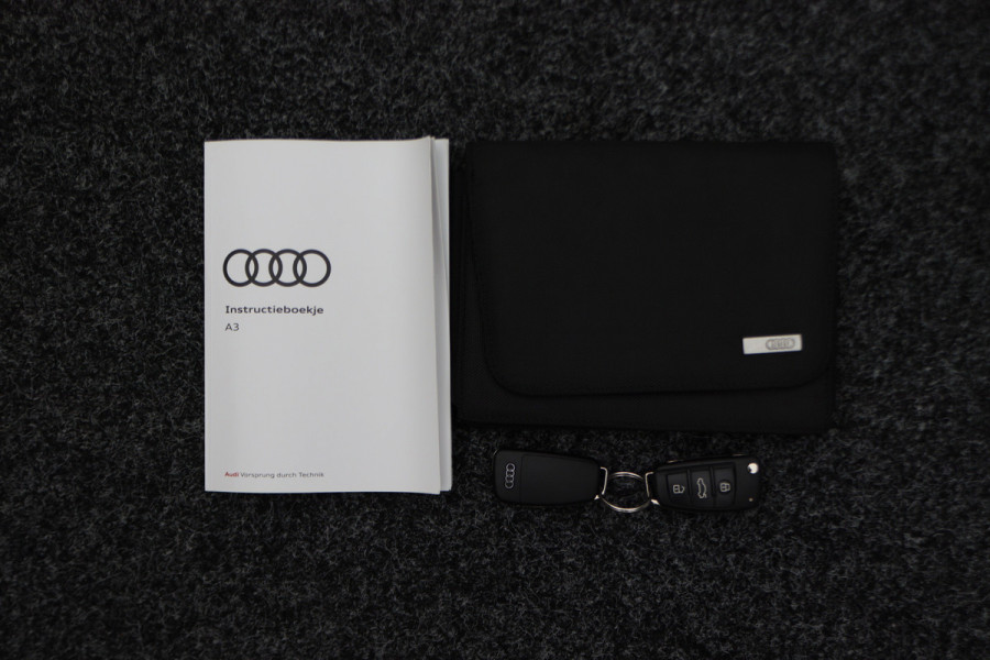 Audi A3 Sportback 35 TFSI CoD Advance Sport Automaat S Line, Panoramadak, Leer, Apple Carplay, Camera, LED