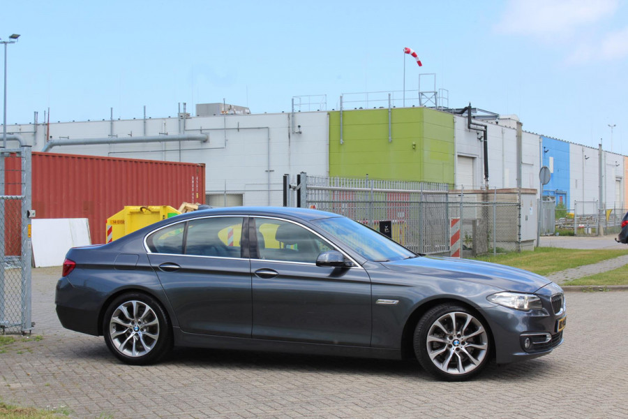 BMW 5 Serie 520i Luxury Edition AUTOMAAT VOL LEDER MULTI MEDIA DEALER ONDERHOUDEN