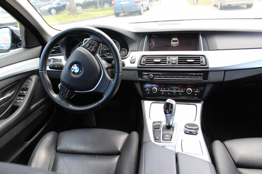 BMW 5 Serie 520i Luxury Edition AUTOMAAT VOL LEDER MULTI MEDIA DEALER ONDERHOUDEN