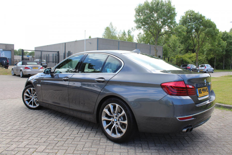 BMW 5 Serie 520i Luxury Edition AUTOMAAT VOL LEDER MULTI MEDIA DEALER ONDERHOUDEN
