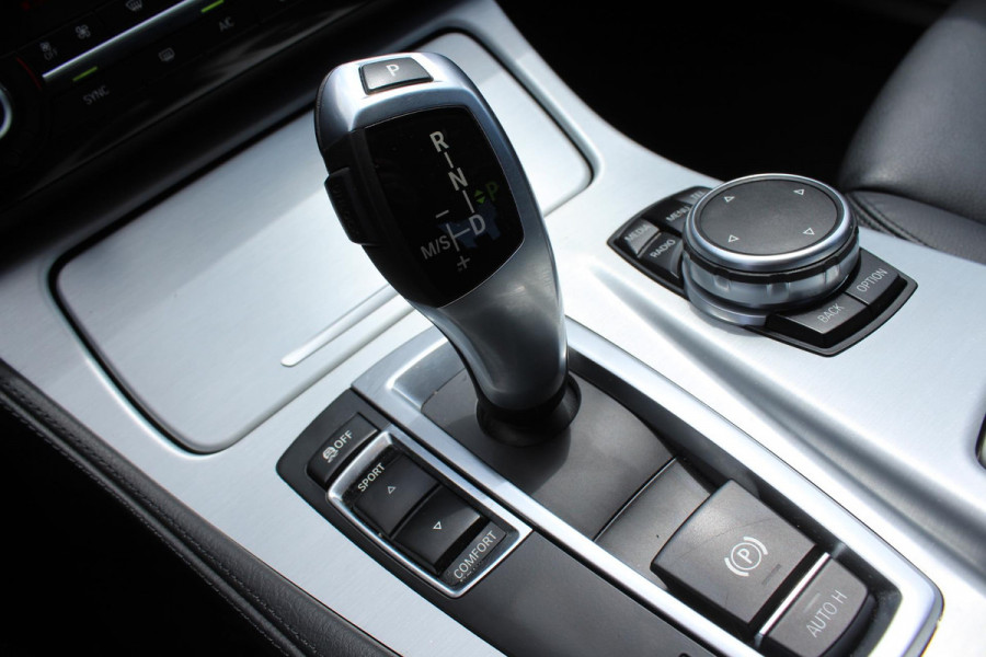 BMW 5 Serie 520i Luxury Edition AUTOMAAT VOL LEDER MULTI MEDIA DEALER ONDERHOUDEN