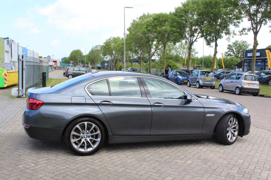 BMW 5 Serie 520i Luxury Edition AUTOMAAT VOL LEDER MULTI MEDIA DEALER ONDERHOUDEN