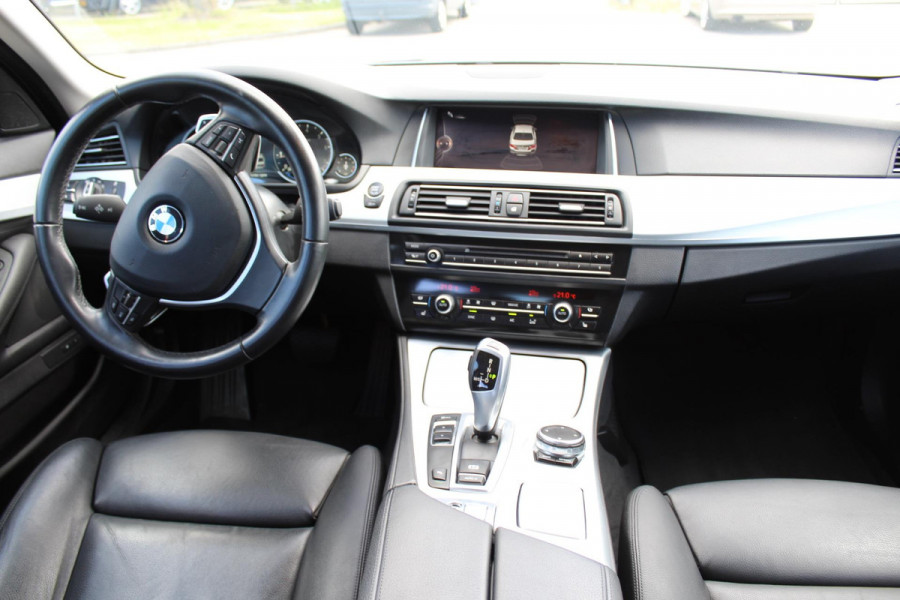 BMW 5 Serie 520i Luxury Edition AUTOMAAT VOL LEDER MULTI MEDIA DEALER ONDERHOUDEN