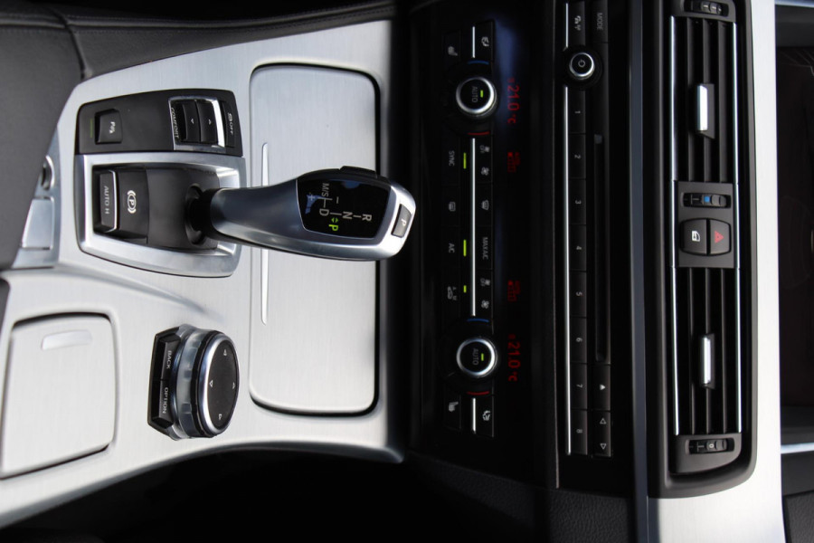 BMW 5 Serie 520i Luxury Edition AUTOMAAT VOL LEDER MULTI MEDIA DEALER ONDERHOUDEN