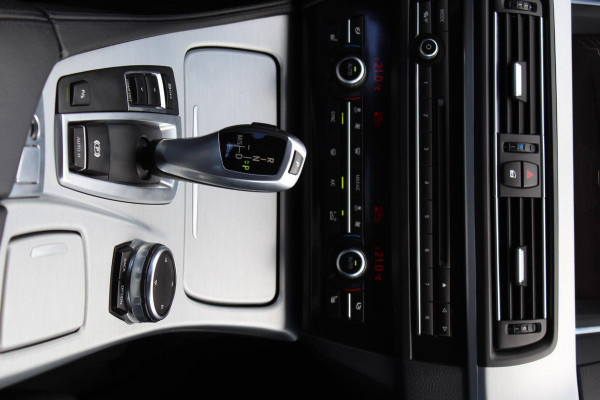 BMW 5 Serie 520i Luxury Edition AUTOMAAT VOL LEDER MULTI MEDIA DEALER ONDERHOUDEN