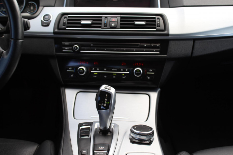 BMW 5 Serie 520i Luxury Edition AUTOMAAT VOL LEDER MULTI MEDIA DEALER ONDERHOUDEN