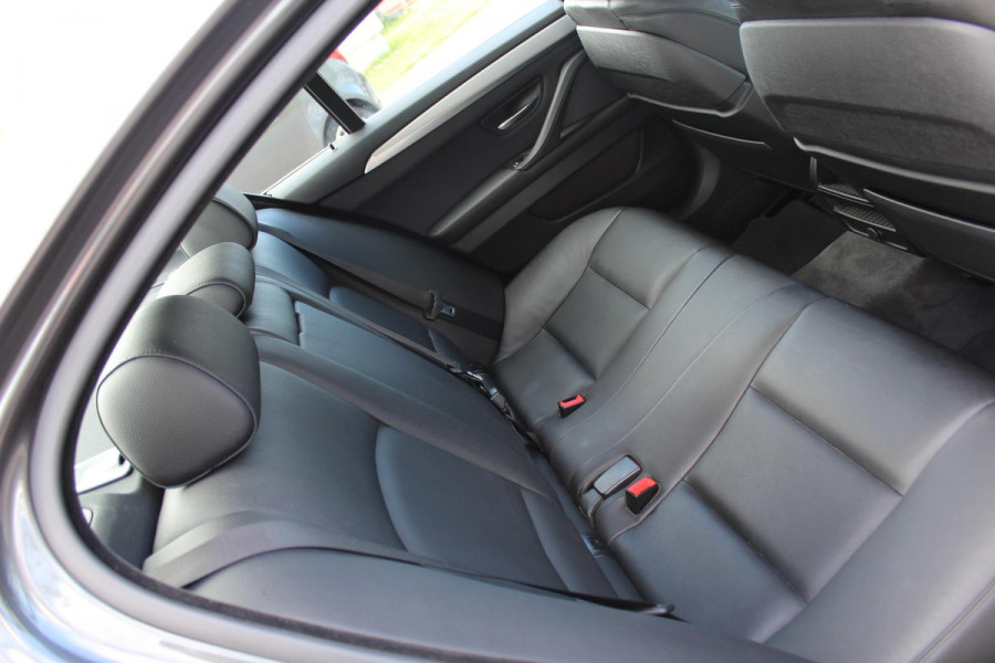 BMW 5 Serie 520i Luxury Edition AUTOMAAT VOL LEDER MULTI MEDIA DEALER ONDERHOUDEN