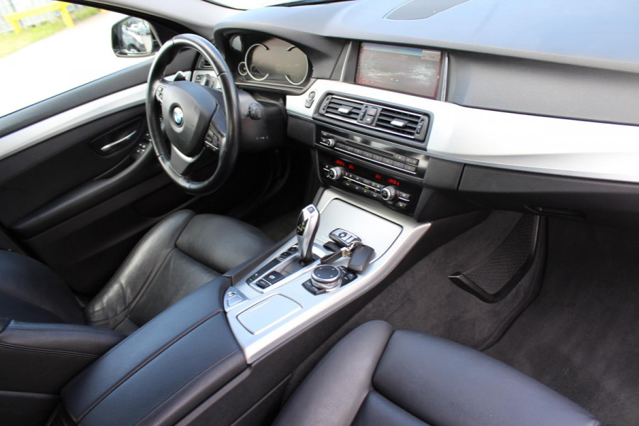 BMW 5 Serie 520i Luxury Edition AUTOMAAT VOL LEDER MULTI MEDIA DEALER ONDERHOUDEN