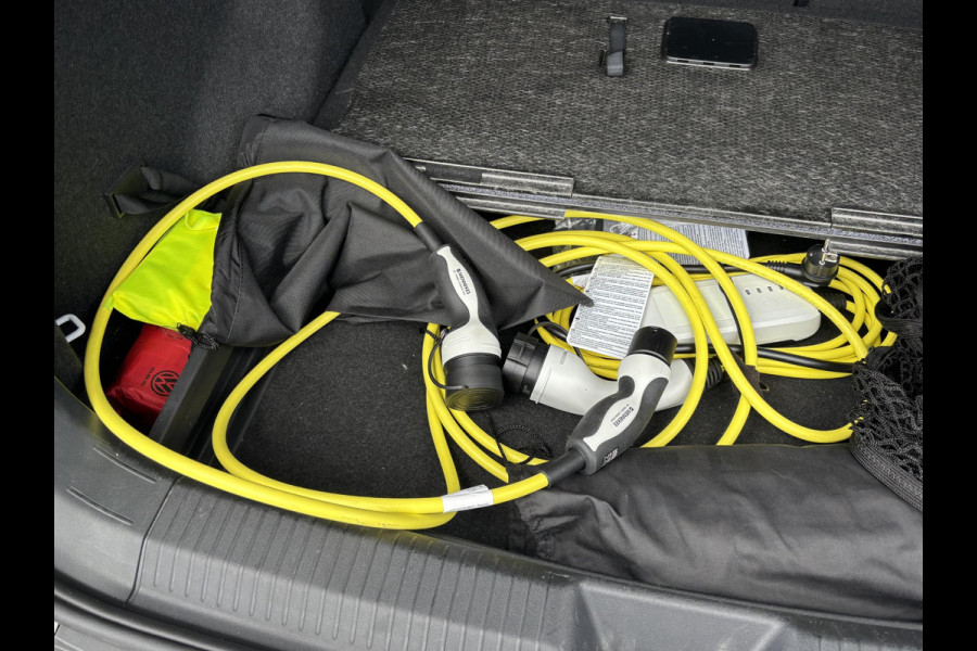 Volkswagen ID.4 Pro Performance CAMERA | LEDER/ALCANTARA | RIJKLAAR INCL. 12 MND. BOVAGGARANTIE