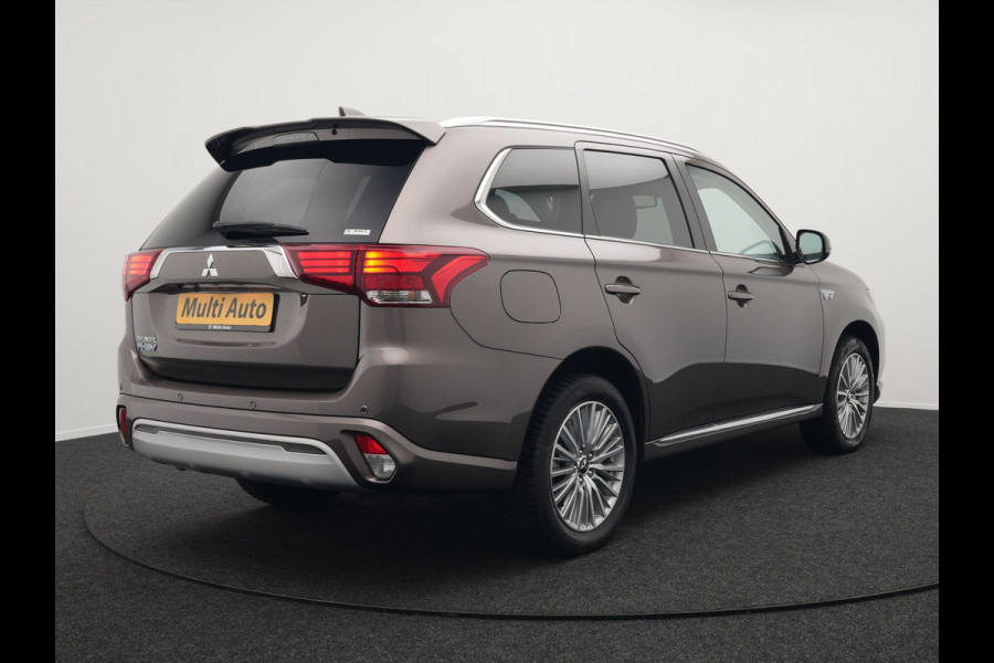 Mitsubishi Outlander 2.4 Intense Plug In Hybrid 225pk Dealer O.H PHEV | Alcantara Sportstoelen Verwarmd | Keyless | Navi Full Map | Camera | Apple Carplay | PDC V + A |