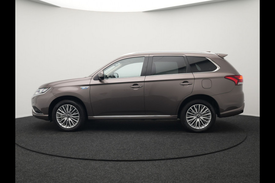 Mitsubishi Outlander 2.4 Intense Plug In Hybrid 225pk Dealer O.H PHEV | Alcantara Sportstoelen Verwarmd | Keyless | Navi Full Map | Camera | Apple Carplay | PDC V + A |