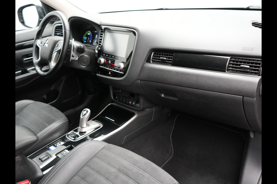 Mitsubishi Outlander 2.4 Intense Plug In Hybrid 225pk Dealer O.H PHEV | Alcantara Sportstoelen Verwarmd | Keyless | Navi Full Map | Camera | Apple Carplay | PDC V + A |