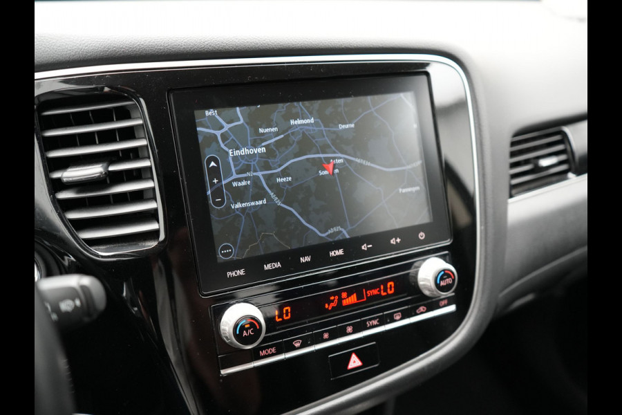 Mitsubishi Outlander 2.4 Intense Plug In Hybrid 225pk Dealer O.H PHEV | Alcantara Sportstoelen Verwarmd | Keyless | Navi Full Map | Camera | Apple Carplay | PDC V + A |