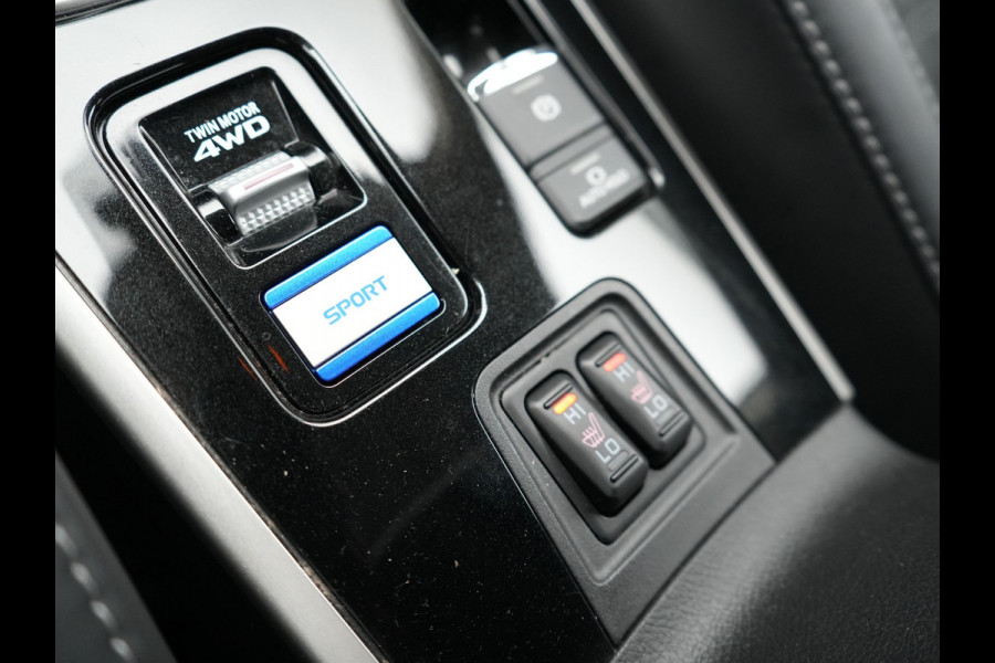 Mitsubishi Outlander 2.4 Intense Plug In Hybrid 225pk Dealer O.H PHEV | Alcantara Sportstoelen Verwarmd | Keyless | Navi Full Map | Camera | Apple Carplay | PDC V + A |