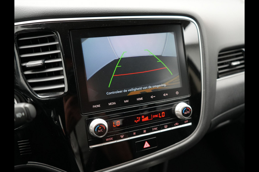 Mitsubishi Outlander 2.4 Intense Plug In Hybrid 225pk Dealer O.H PHEV | Alcantara Sportstoelen Verwarmd | Keyless | Navi Full Map | Camera | Apple Carplay | PDC V + A |