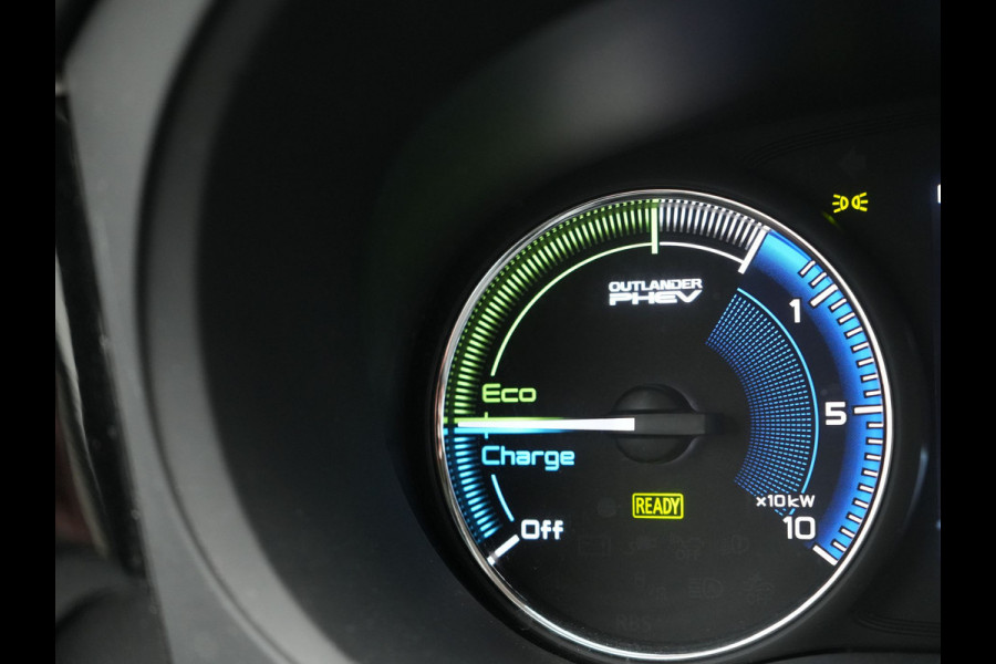 Mitsubishi Outlander 2.4 Intense Plug In Hybrid 225pk Dealer O.H PHEV | Alcantara Sportstoelen Verwarmd | Keyless | Navi Full Map | Camera | Apple Carplay | PDC V + A |
