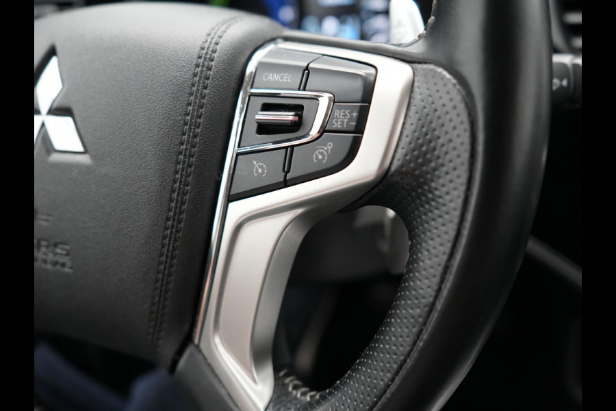 Mitsubishi Outlander 2.4 Intense Plug In Hybrid 225pk Dealer O.H PHEV | Alcantara Sportstoelen Verwarmd | Keyless | Navi Full Map | Camera | Apple Carplay | PDC V + A |