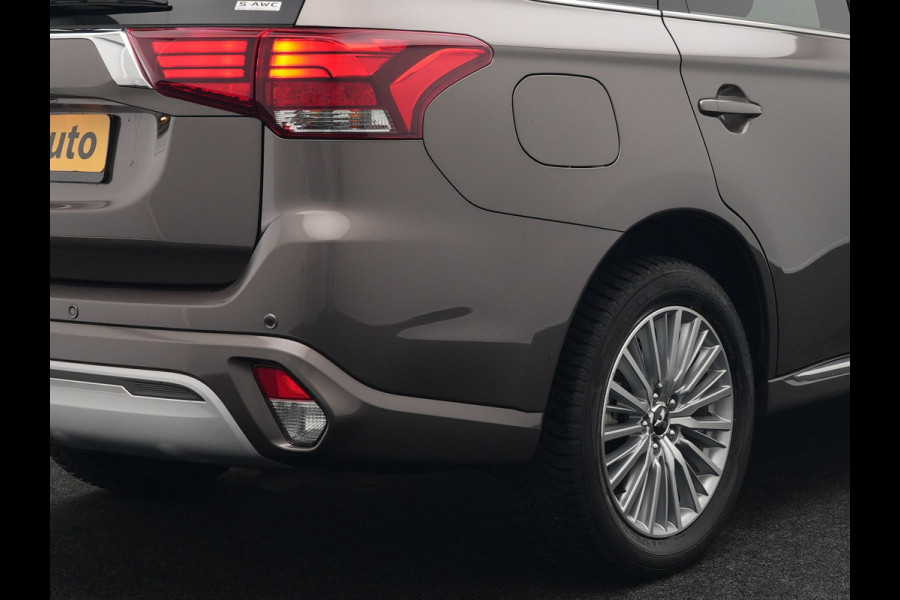 Mitsubishi Outlander 2.4 Intense Plug In Hybrid 225pk Dealer O.H PHEV | Alcantara Sportstoelen Verwarmd | Keyless | Navi Full Map | Camera | Apple Carplay | PDC V + A |