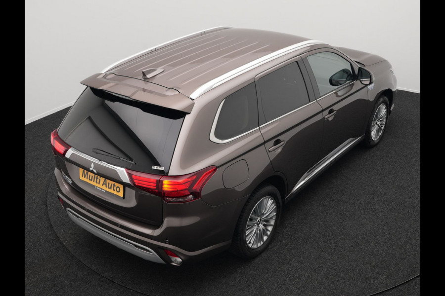 Mitsubishi Outlander 2.4 Intense Plug In Hybrid 225pk Dealer O.H PHEV | Alcantara Sportstoelen Verwarmd | Keyless | Navi Full Map | Camera | Apple Carplay | PDC V + A |