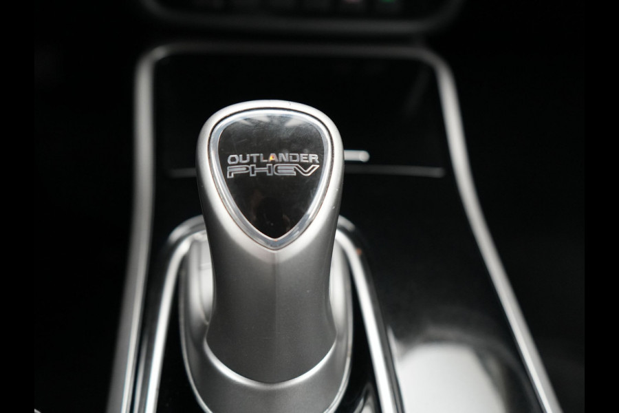 Mitsubishi Outlander 2.4 Intense Plug In Hybrid 225pk Dealer O.H PHEV | Alcantara Sportstoelen Verwarmd | Keyless | Navi Full Map | Camera | Apple Carplay | PDC V + A |