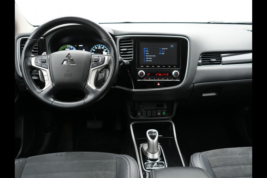 Mitsubishi Outlander 2.4 Intense Plug In Hybrid 225pk Dealer O.H PHEV | Alcantara Sportstoelen Verwarmd | Keyless | Navi Full Map | Camera | Apple Carplay | PDC V + A |