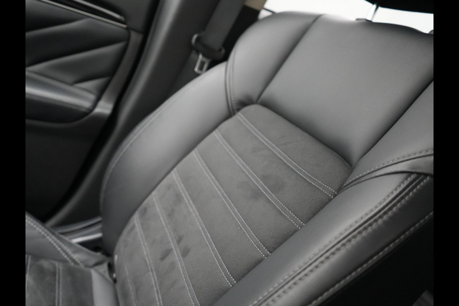 Mitsubishi Outlander 2.4 Intense Plug In Hybrid 225pk Dealer O.H PHEV | Alcantara Sportstoelen Verwarmd | Keyless | Navi Full Map | Camera | Apple Carplay | PDC V + A |