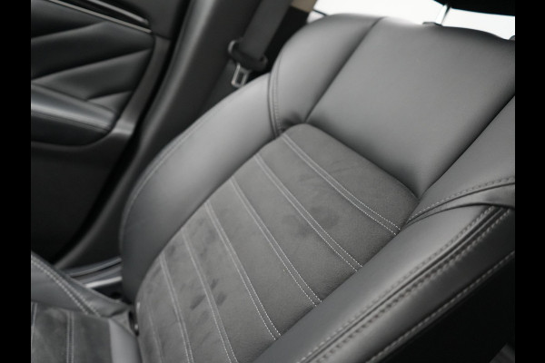 Mitsubishi Outlander 2.4 Intense Plug In Hybrid 225pk Dealer O.H PHEV | Alcantara Sportstoelen Verwarmd | Keyless | Navi Full Map | Camera | Apple Carplay | PDC V + A |