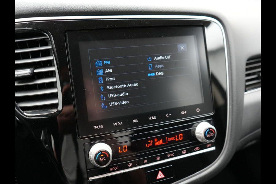 Mitsubishi Outlander 2.4 Intense Plug In Hybrid 225pk Dealer O.H PHEV | Alcantara Sportstoelen Verwarmd | Keyless | Navi Full Map | Camera | Apple Carplay | PDC V + A |