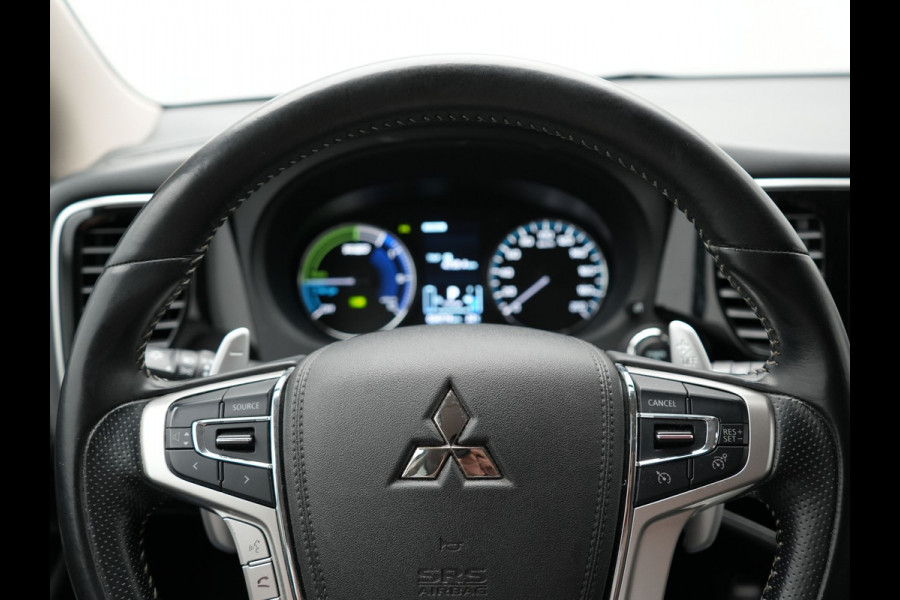 Mitsubishi Outlander 2.4 Intense Plug In Hybrid 225pk Dealer O.H PHEV | Alcantara Sportstoelen Verwarmd | Keyless | Navi Full Map | Camera | Apple Carplay | PDC V + A |