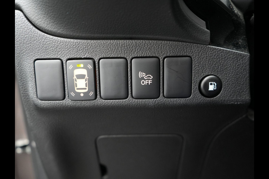 Mitsubishi Outlander 2.4 Intense Plug In Hybrid 225pk Dealer O.H PHEV | Alcantara Sportstoelen Verwarmd | Keyless | Navi Full Map | Camera | Apple Carplay | PDC V + A |