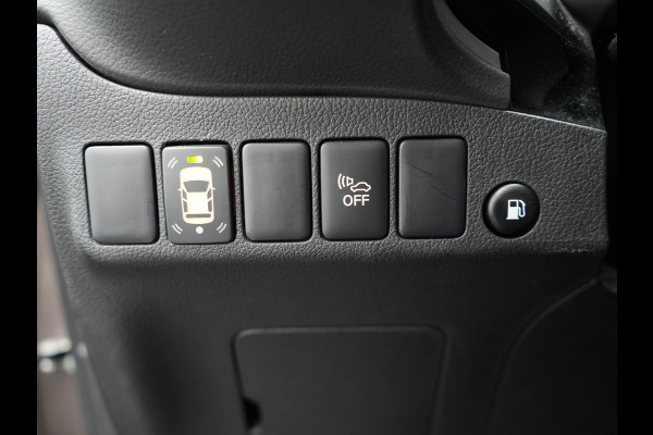 Mitsubishi Outlander 2.4 Intense Plug In Hybrid 225pk Dealer O.H PHEV | Alcantara Sportstoelen Verwarmd | Keyless | Navi Full Map | Camera | Apple Carplay | PDC V + A |