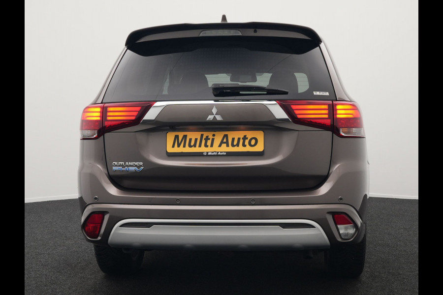 Mitsubishi Outlander 2.4 Intense Plug In Hybrid 225pk Dealer O.H PHEV | Alcantara Sportstoelen Verwarmd | Keyless | Navi Full Map | Camera | Apple Carplay | PDC V + A |