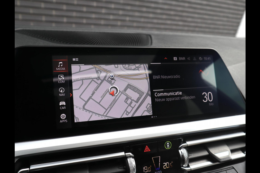 BMW 3 Serie Touring 320i High Executive | HUD | Panodak | Adaptive Cruise