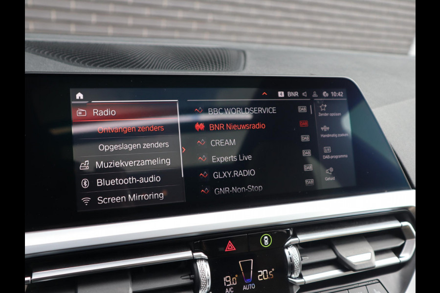 BMW 3 Serie Touring 320i High Executive | HUD | Panodak | Adaptive Cruise