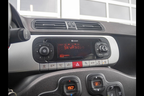Fiat Panda TwinAir Turbo 4x4 Cross | Clima | Winter Pack | Dakrails | Privacy Glass | PDC | Enige in NL !
