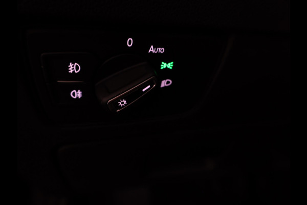 Volkswagen Passat Variant 1.5 TSI R-Line Business 150 pk Automaat (DSG) | Verlengde garantie | Navigatie | Parkeersensoren | Achteruitrijcamera | Adaptieve cruise control | Stoelverwarming |