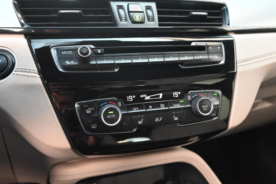 BMW X2 SDrive20i High Executive 192 PK Aut. Leder Led Cruise Clima 18''