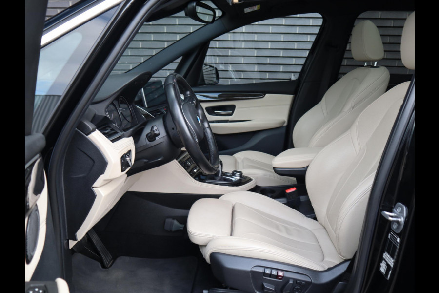 BMW 2 Serie Gran Tourer 218i High Executive | Head Up | Panodak | Memory stoelen | Trekhaak |