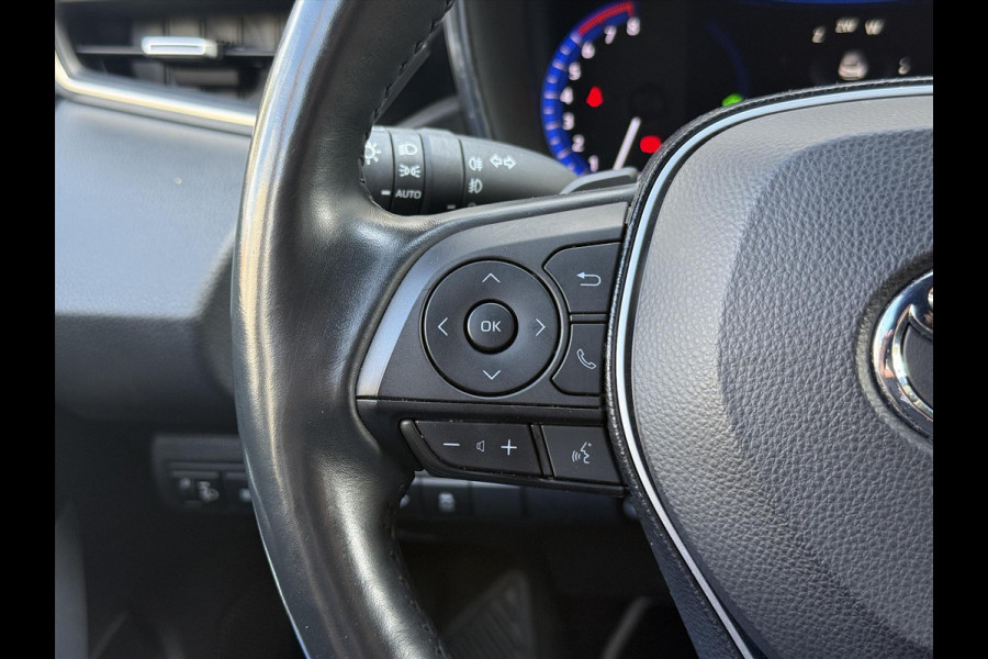 Toyota Corolla 2.0 Hybrid First Edition | Stoel + Stuurverwarming, 17 inch, Keyless, Privacy glass, Apple CarPlay/Android Auto