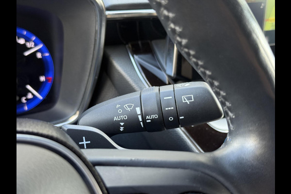 Toyota Corolla 2.0 Hybrid First Edition | Stoel + Stuurverwarming, 17 inch, Keyless, Privacy glass, Apple CarPlay/Android Auto