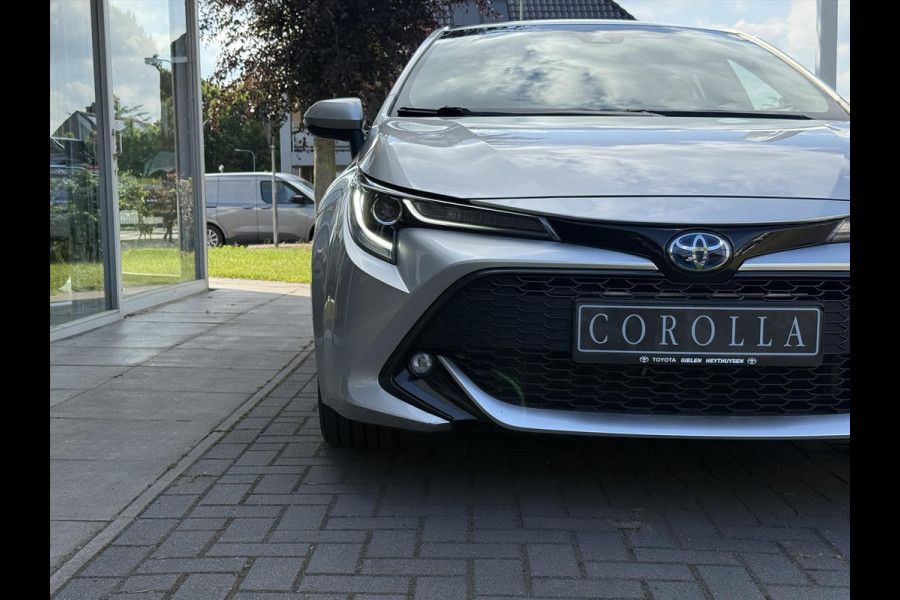 Toyota Corolla 2.0 Hybrid First Edition | Stoel + Stuurverwarming, 17 inch, Keyless, Privacy glass, Apple CarPlay/Android Auto