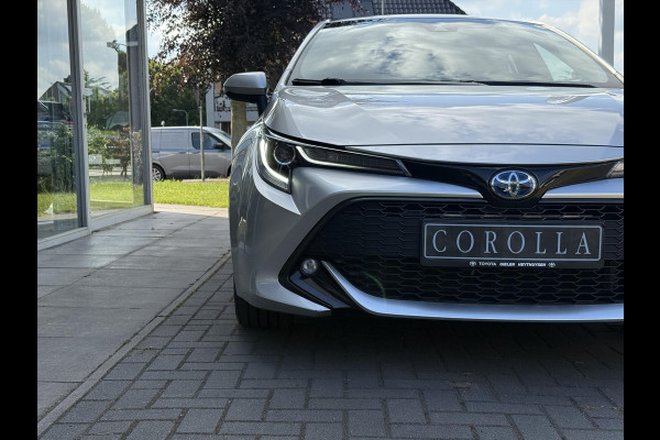 Toyota Corolla 2.0 Hybrid First Edition | Stoel + Stuurverwarming, 17 inch, Keyless, Privacy glass, Apple CarPlay/Android Auto