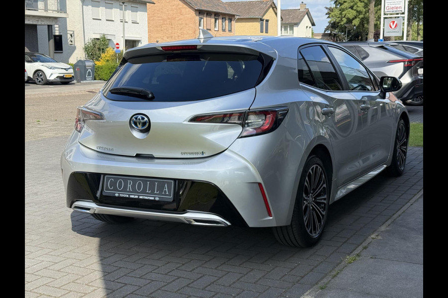 Toyota Corolla 2.0 Hybrid First Edition | Stoel + Stuurverwarming, 17 inch, Keyless, Privacy glass, Apple CarPlay/Android Auto