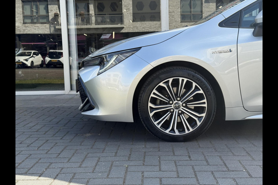 Toyota Corolla 2.0 Hybrid First Edition | Stoel + Stuurverwarming, 17 inch, Keyless, Privacy glass, Apple CarPlay/Android Auto