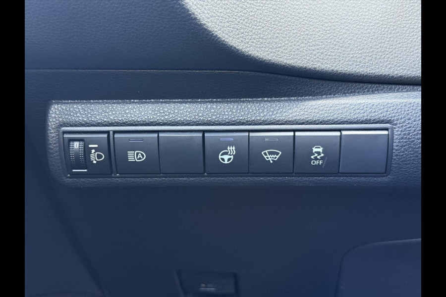Toyota Corolla 2.0 Hybrid First Edition | Stoel + Stuurverwarming, 17 inch, Keyless, Privacy glass, Apple CarPlay/Android Auto