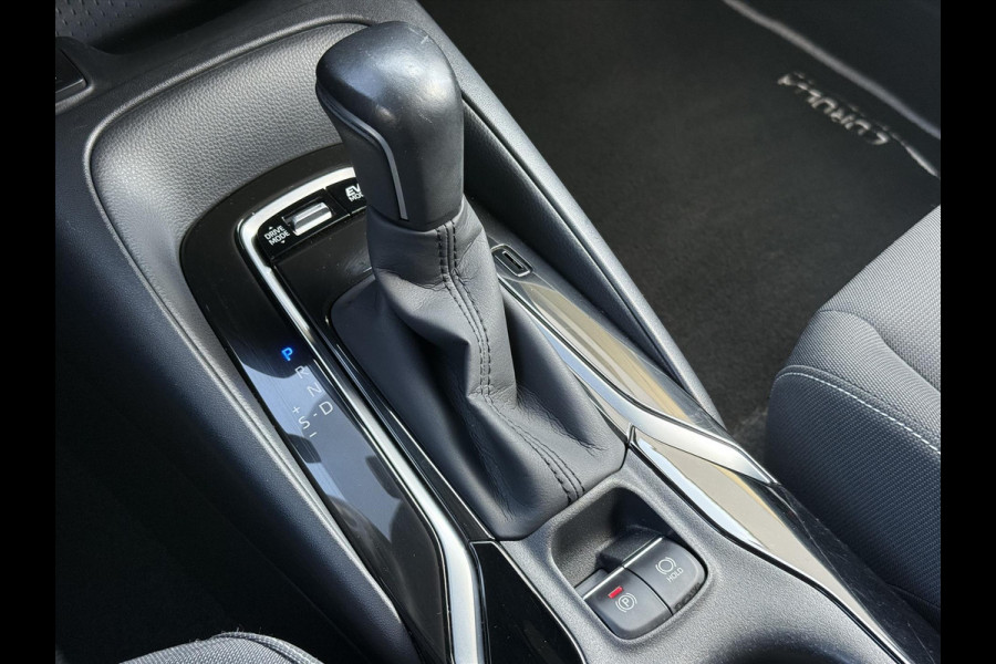Toyota Corolla 2.0 Hybrid First Edition | Stoel + Stuurverwarming, 17 inch, Keyless, Privacy glass, Apple CarPlay/Android Auto