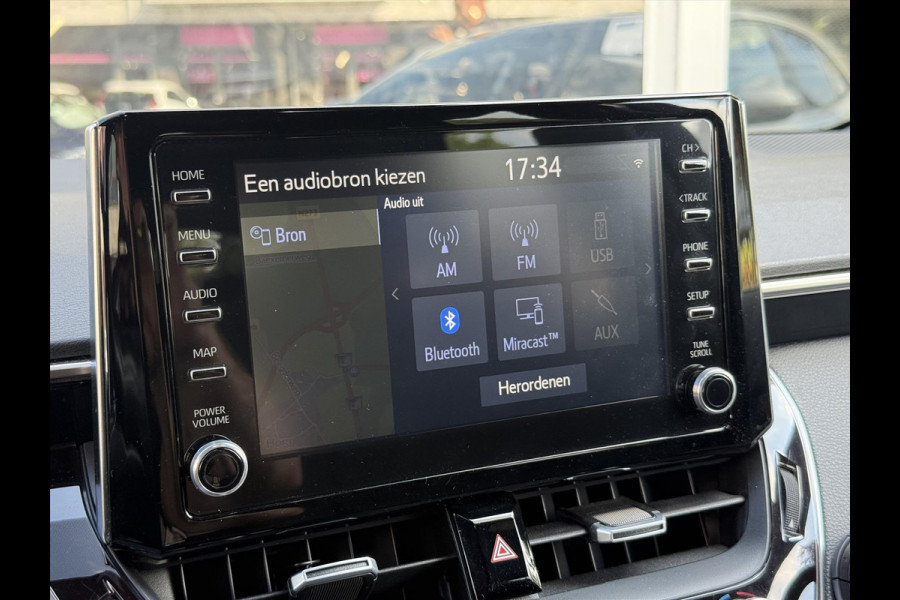 Toyota Corolla 2.0 Hybrid First Edition | Stoel + Stuurverwarming, 17 inch, Keyless, Privacy glass, Apple CarPlay/Android Auto