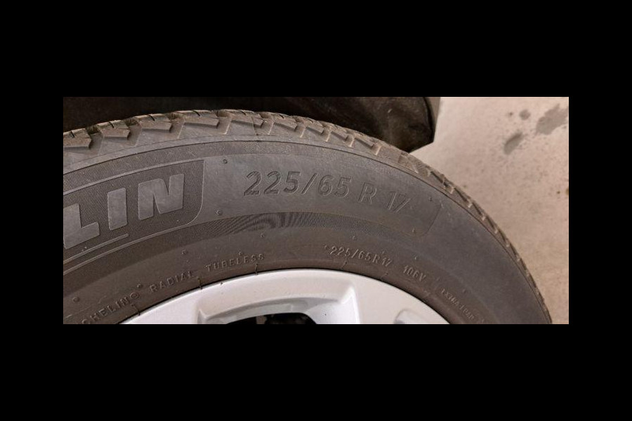 Ford Kuga 2.5 PHEV Titanium 225pk | Driver Assistance Pack | Winterpack | AGR Stoelen met half leder | Trekhaak Wegklapbaar | Michelin Cross Climate